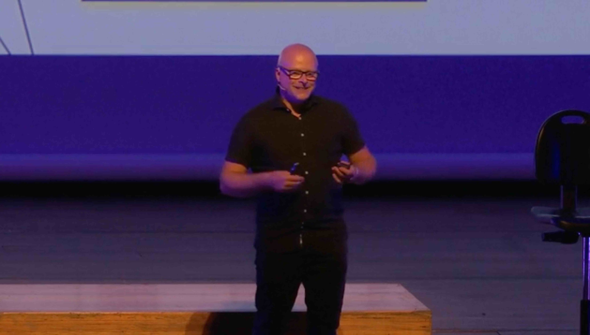 Lars Lin Villebaek speaking on stage